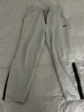 Nike sportswear tech fleece sweats size medium